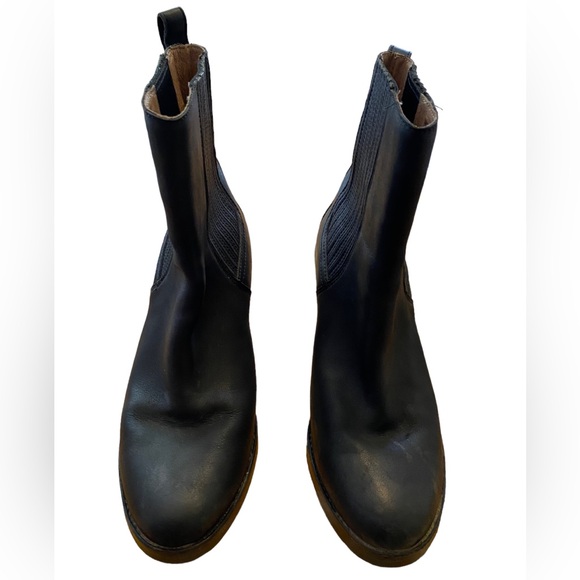 UGG BLACK LEATHER HEELED PULL ON BOOTS SZ 9.5 - Picture 3 of 8